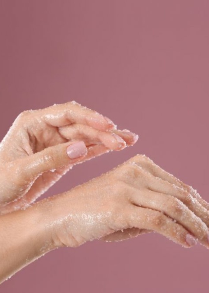 زيت اللافندر والسكر البني لليدين والاظافر