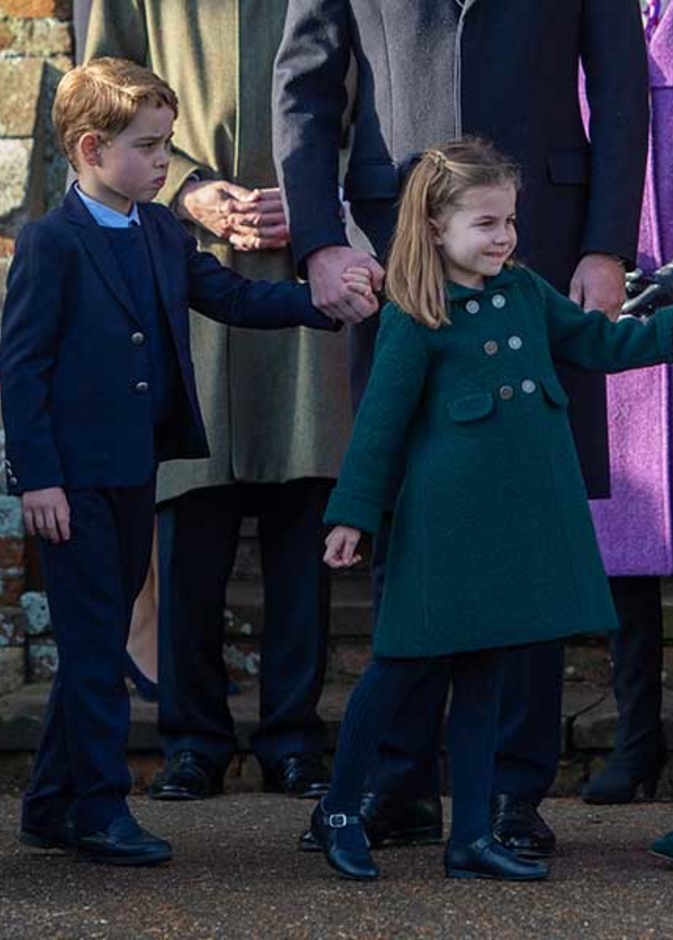 الأمير جورج والأميرة تشارلوت انضما للعائلة المالكة في ساندرينجهام