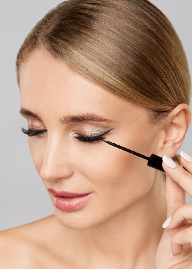 طريقة عمل الكحل السائل بالمنزل