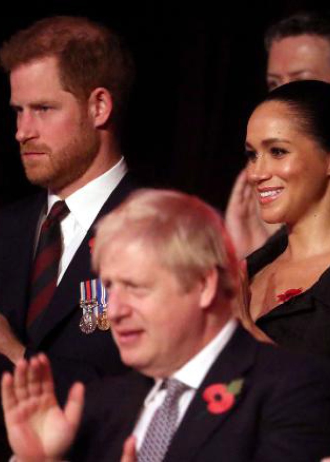 العائلة البريطانية المالكة تعقد قمة لمناقشة مصير الأمير هاري وميغان ماركل