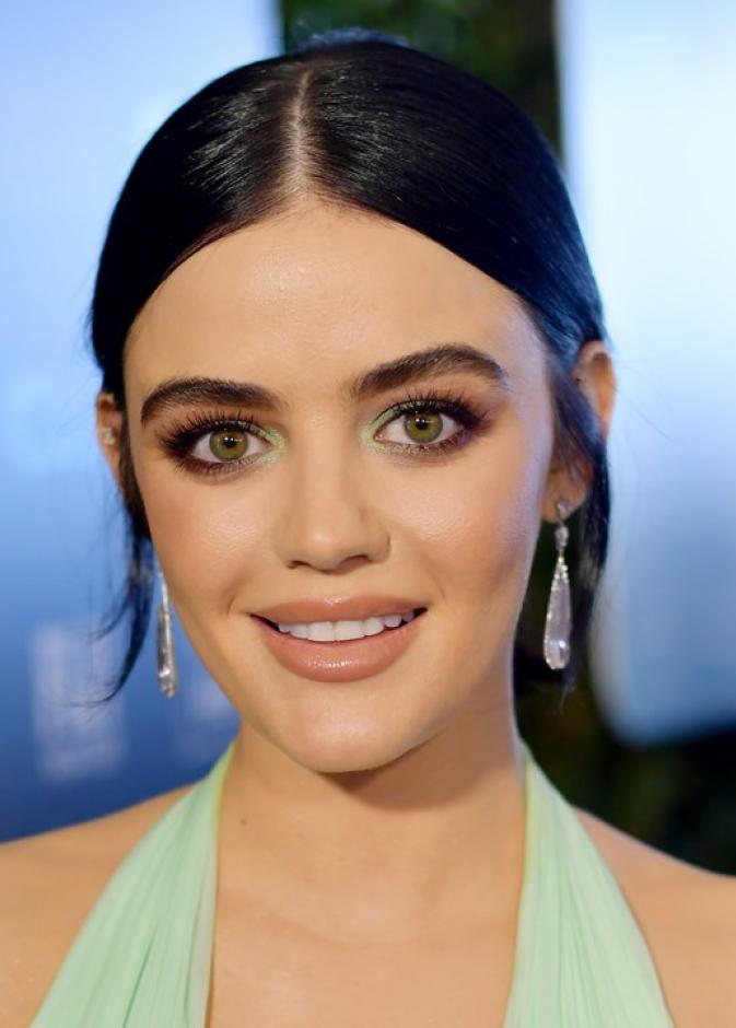 اختارت Lydia Hearst كحل العيون الوردي
