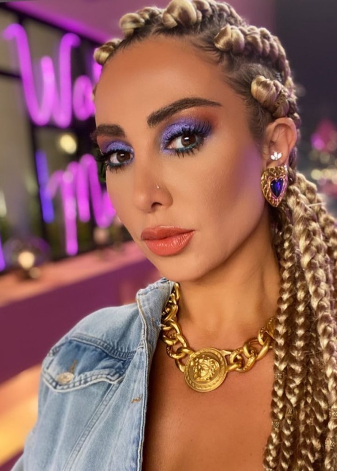 مكياج أرجواني جريء