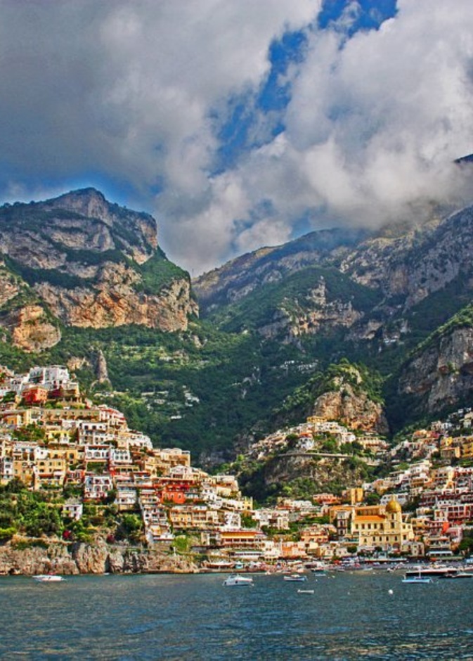Oscar Niemeyer Auditorium في رافيلو