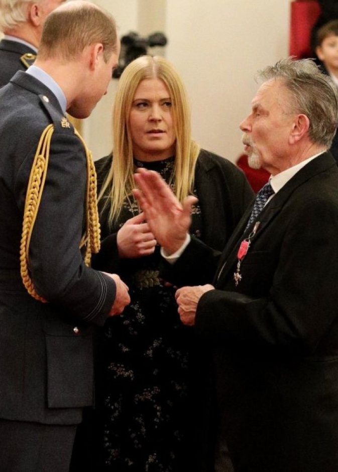 أليكس دوجايد أمضى 30 عاما في ترجمة الإشارة