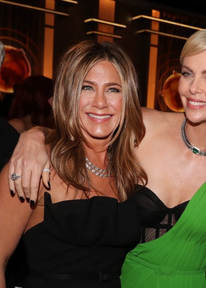 أنجيلينا جولي (Angelina Jolie) تمتنع عن تناول الطعام لأيام بعد مشاهدتها لبراد بيت (Brad Pitt) وجينيفر أنستون