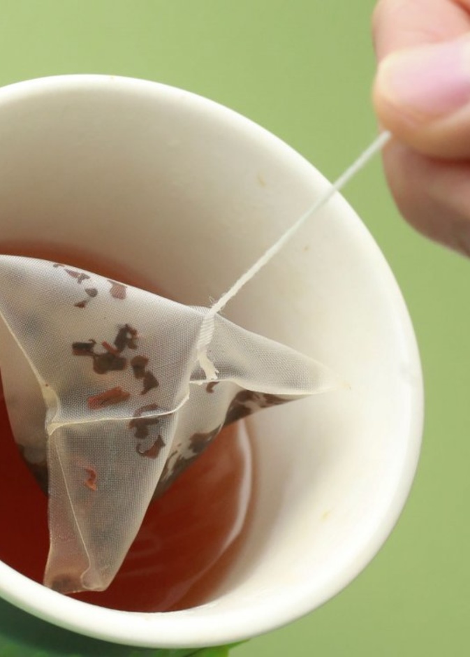 دراسة: اكياس الشاي البلاستيكية تضر بالصحة