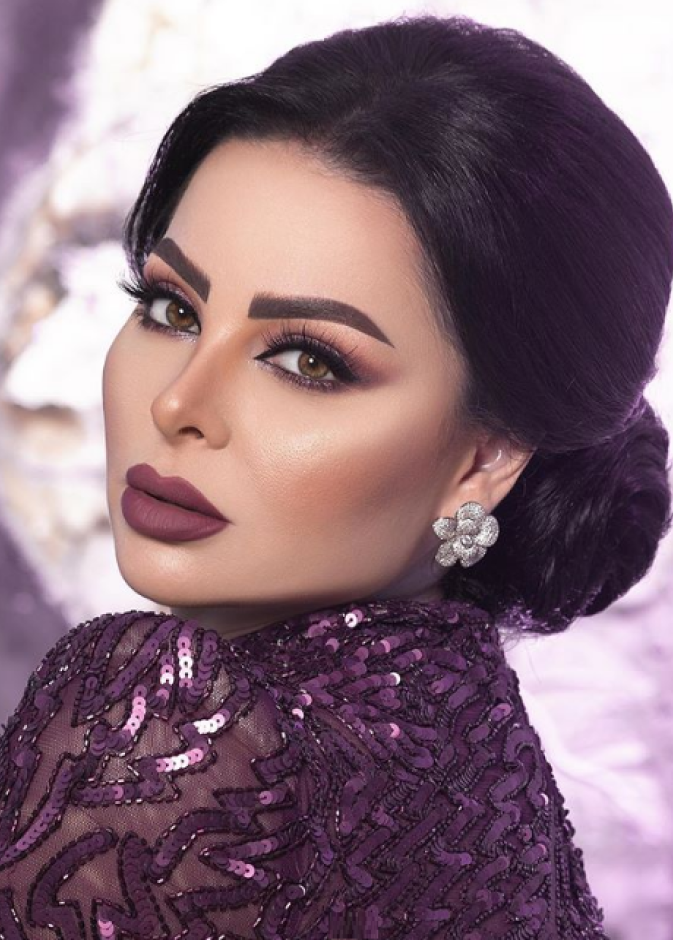 من احدث اطلالات مكياج وتسريحات شعر ديانا كرزون