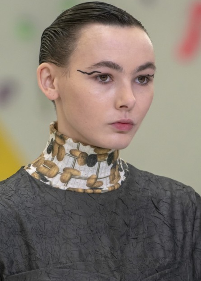  احدث رسمات آيلاينر سوداء موضة شتاء 2020 من Jil Sander