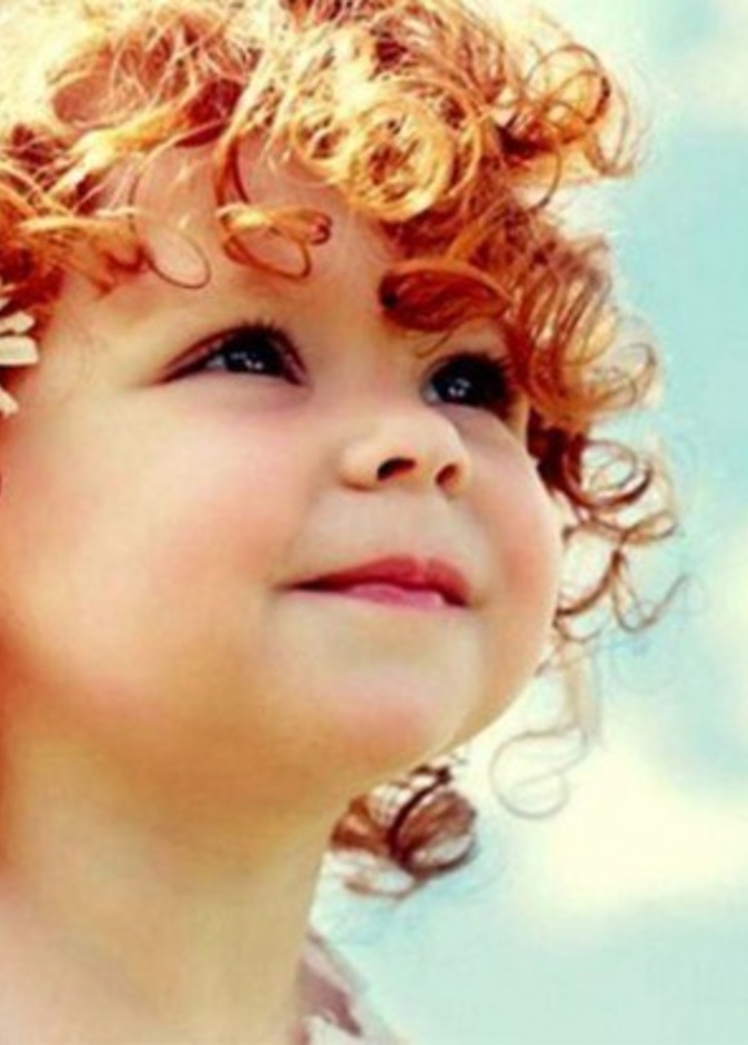 العناية بشعر الأطفال المجعد