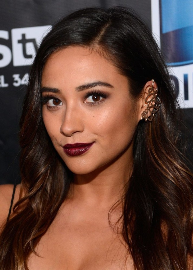  ألوان أحمر الشفاه الداكنة