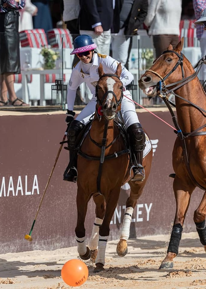 من هي الشيخة علياء آل مكتوم التي فازت بجائزة أفضل لاعب في بطولة العلا