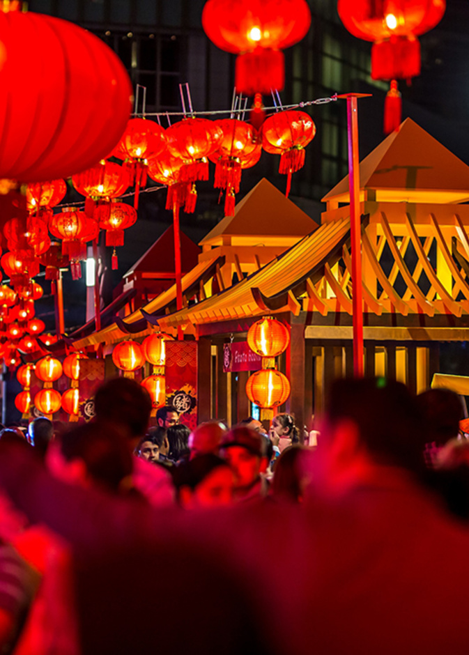 عرض مبهر للألعاب النارية في جزيرة الماريه بأبوظبي بمناسبة السنة الصينية الجديدة