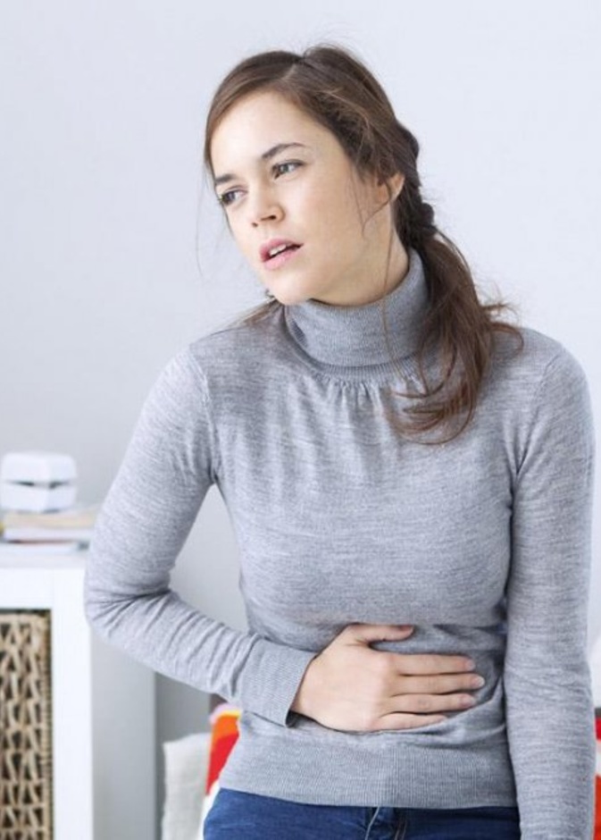 آلام البطن بعد الأكل من مضاعفات الارتجاع