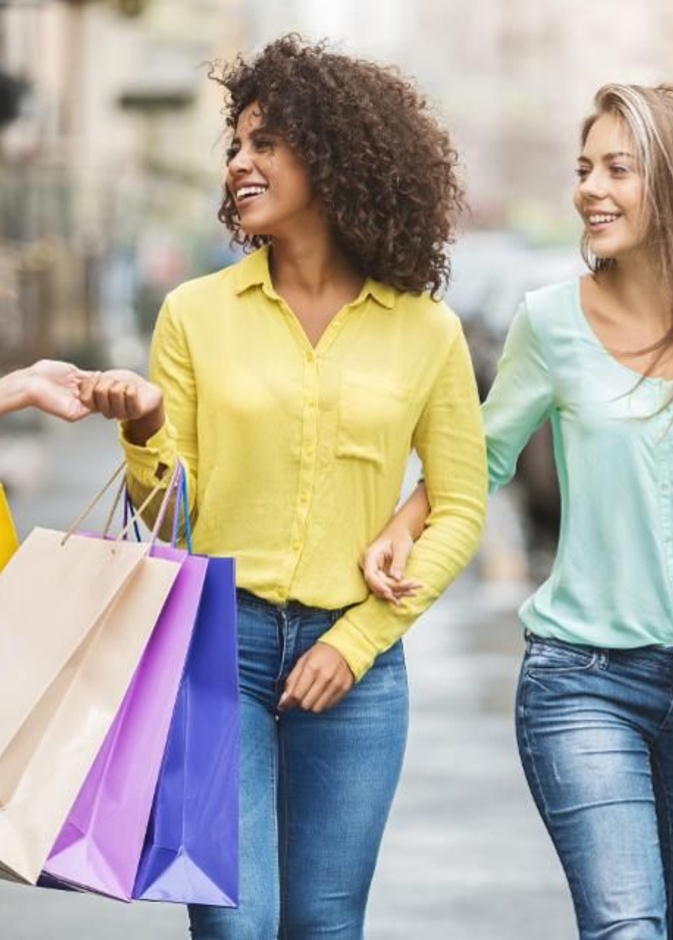  التسوق يحسن الحالة النفسية لدى النساء