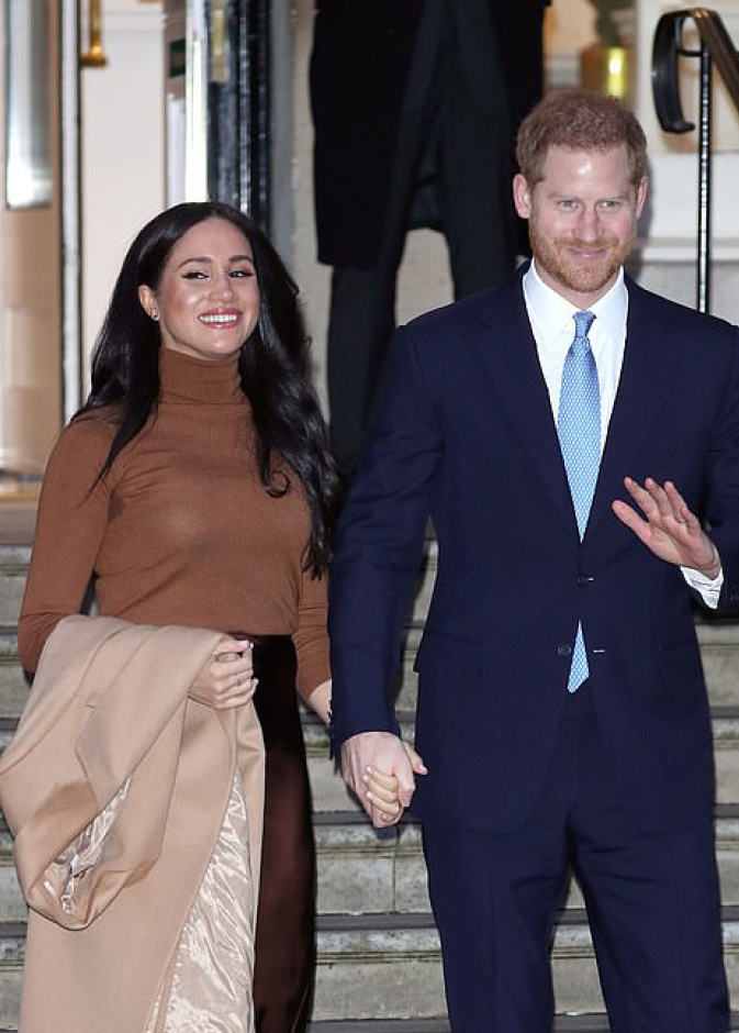 ملكة بريطانيا عرضت على الأمير هاري وميغان ماركل حياة بدون ألقاب ملكية