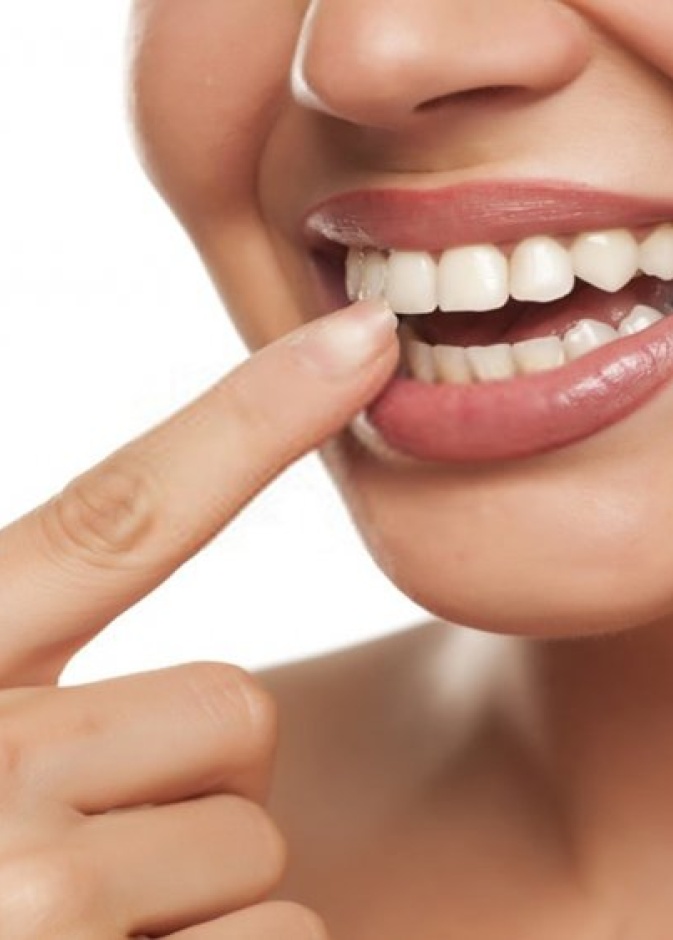 إجعلي أسنانك بيضاء بأطعمة تساعد على تبييض الأسنان