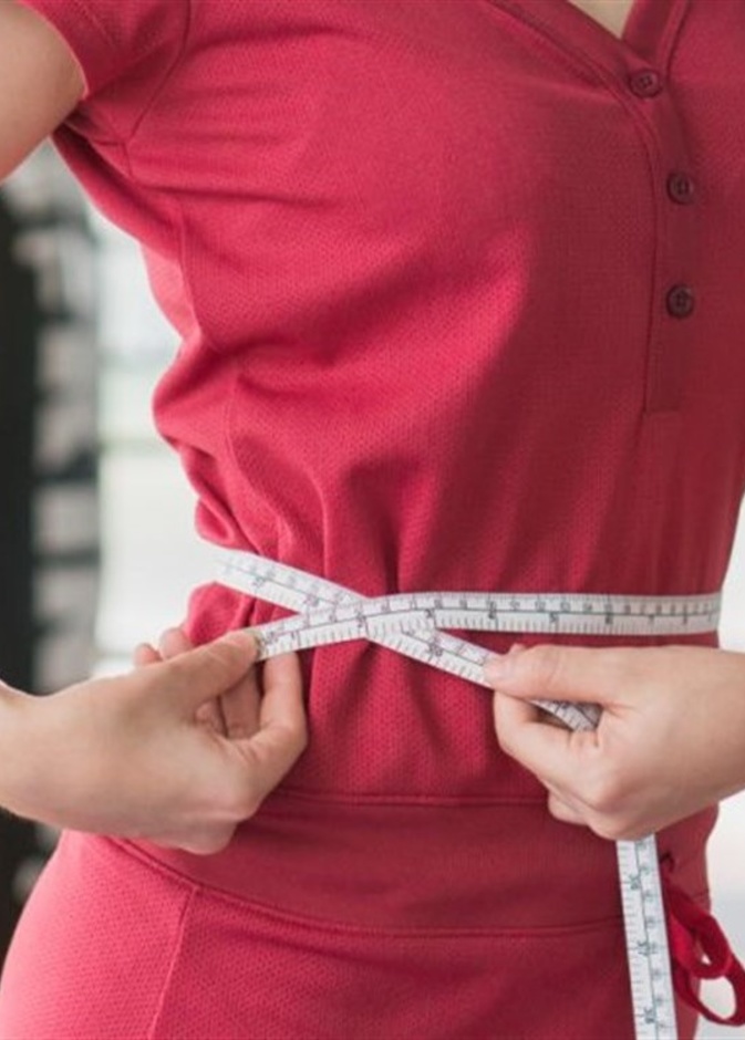 في عملية شفط الدهون يقوم الجراح بإجراء عدد من الشقوق الصغيرة حول رواسب الدهون حول معدتك