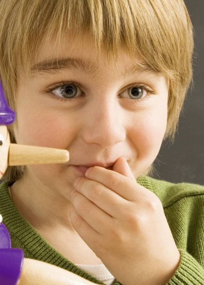 كيف يتعلم الطفل الكذب