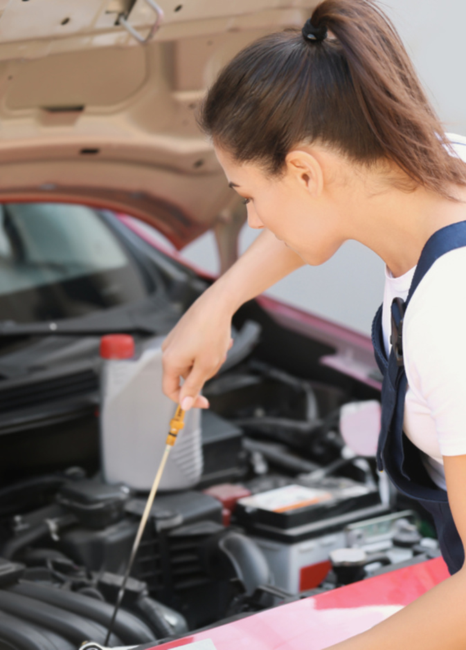 الكشف دائماً على مستوى زيت المحرك والسوائل الأخرى يحفاظ على سلامة المحرك