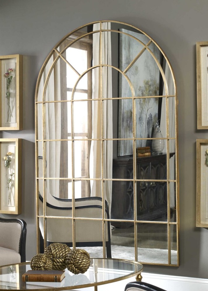 تصميم ناعم لمرآة تزيّن جدار المنزل