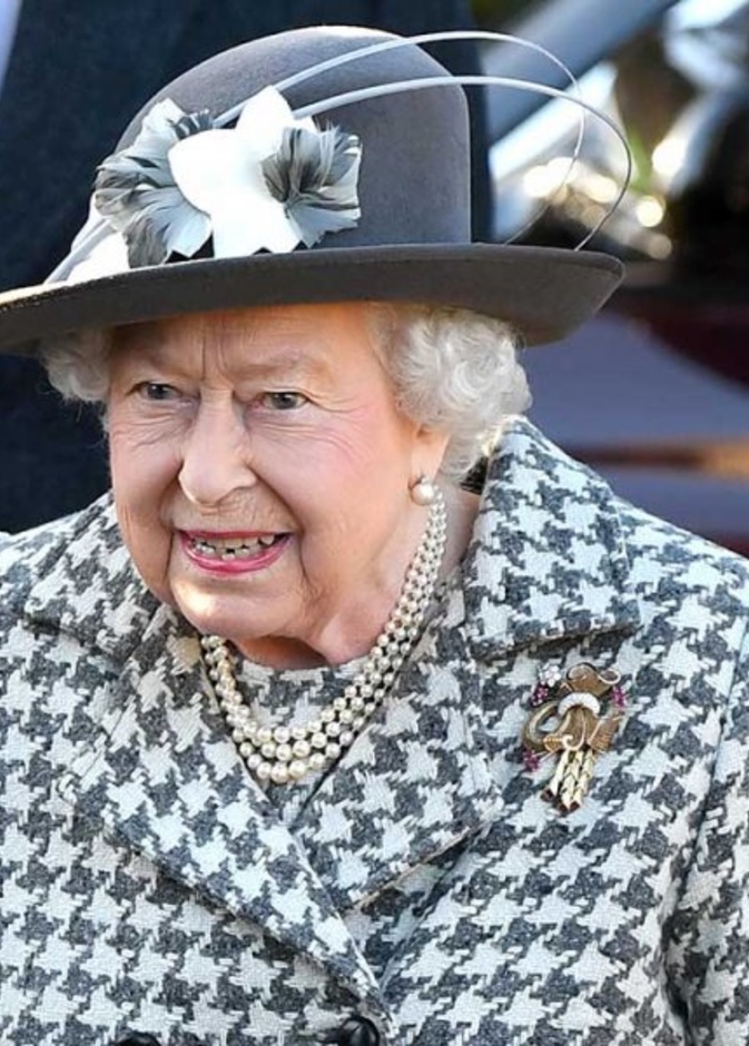 ملكة بريطانيا تستأنف نشاطها الرسمي