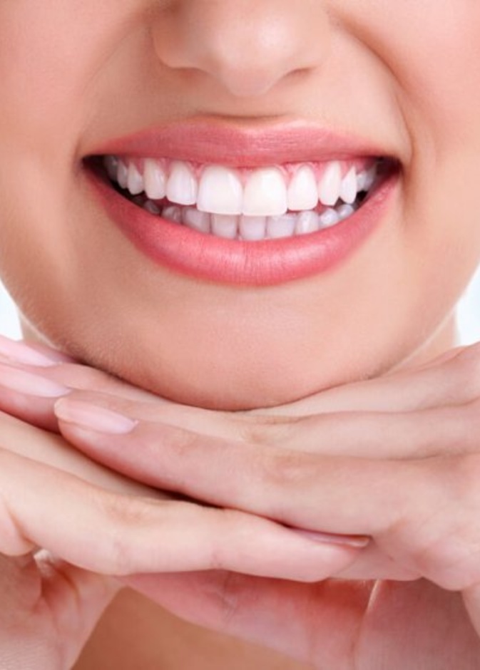 تمتعي بأسنان جميلة ومثالية من خلال عملية زرع الأسنان