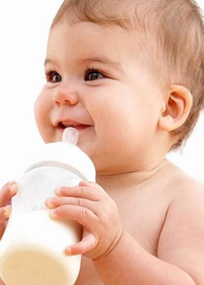 نصائح هامة عند ادخال الحليب الصناعي للطفل الرضيع