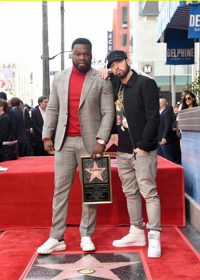 فيفتي سنت يحصل على نجمة في ممر المشاهير 