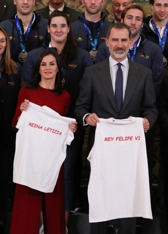 ملك وملكة إسبانيا يستقبلان أبطال أوروبا بالكرة المائية في القصر الملكي