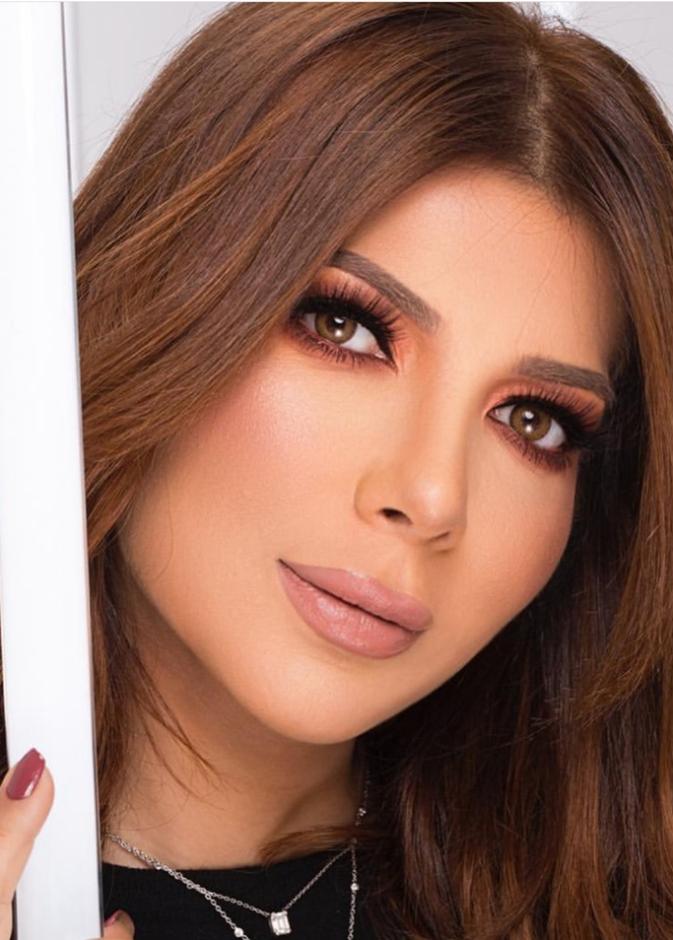 احدث اطلالات مكياج اصاله البرونزية الجريئة والملفتة بعد طلاقها