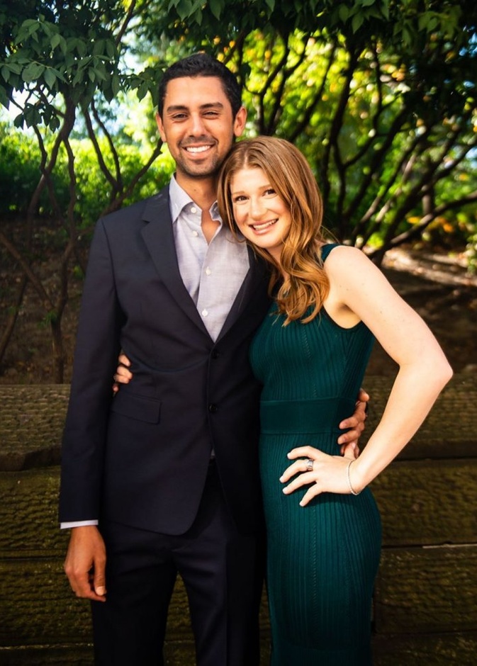 اعلنت جنيفر غيتس و نايل نصار عن خطوبتهما بعد قصة حب طويلة بدأت منذ 2017