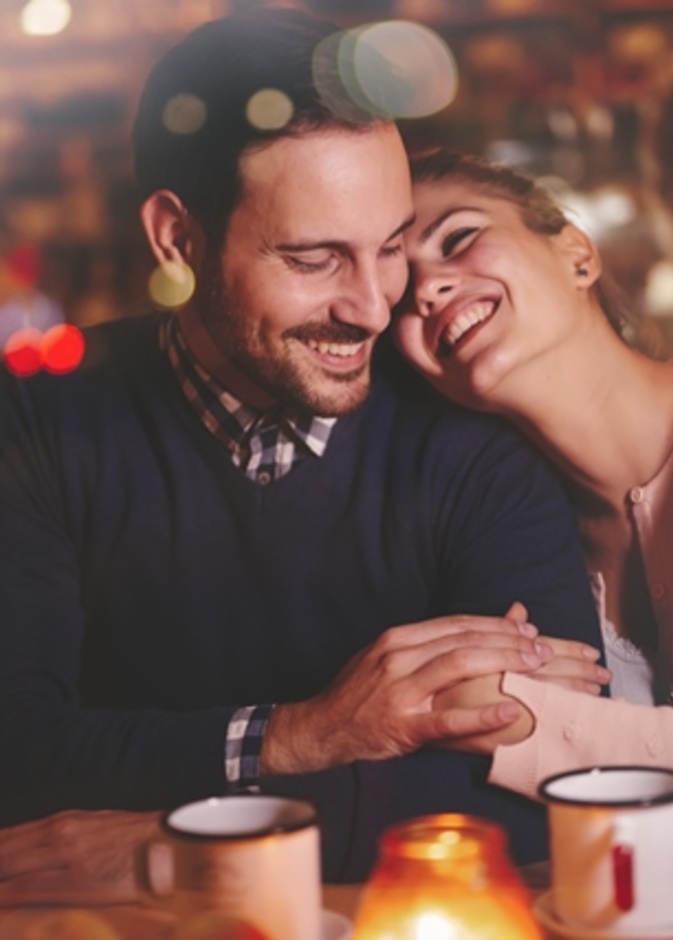 10 أمور تؤكد لك أن زوجك يحبك ويعشقك