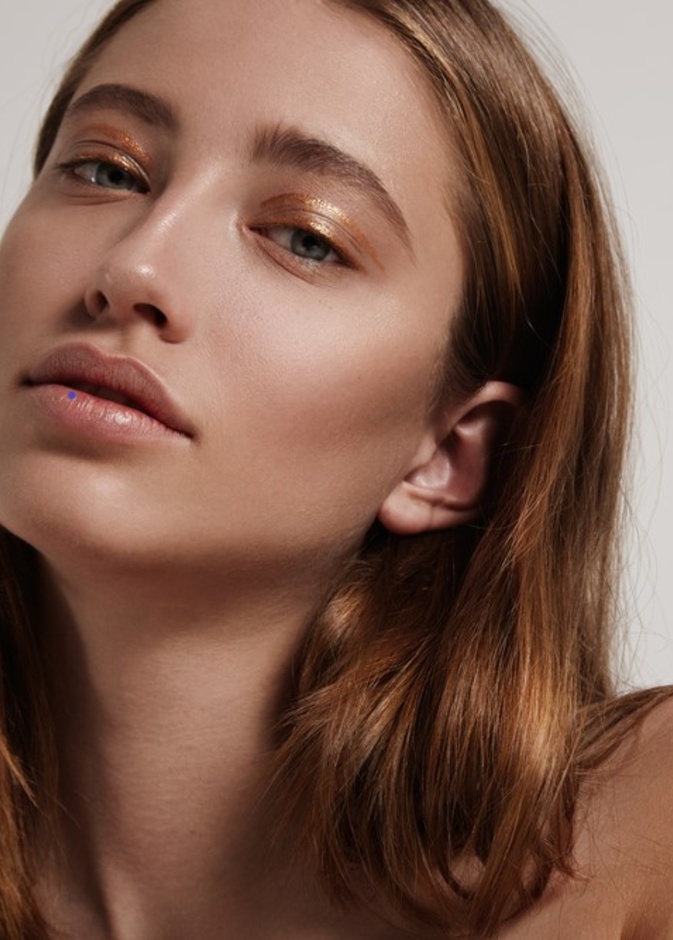 إختاري أحمر الخدود باللون البرونزي لطلة رائعة