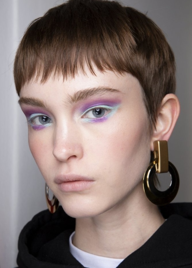 اجمل رسمات مكياج ساحر بلوني الازرق والزهري لربيع 2020 من Christian Siriano