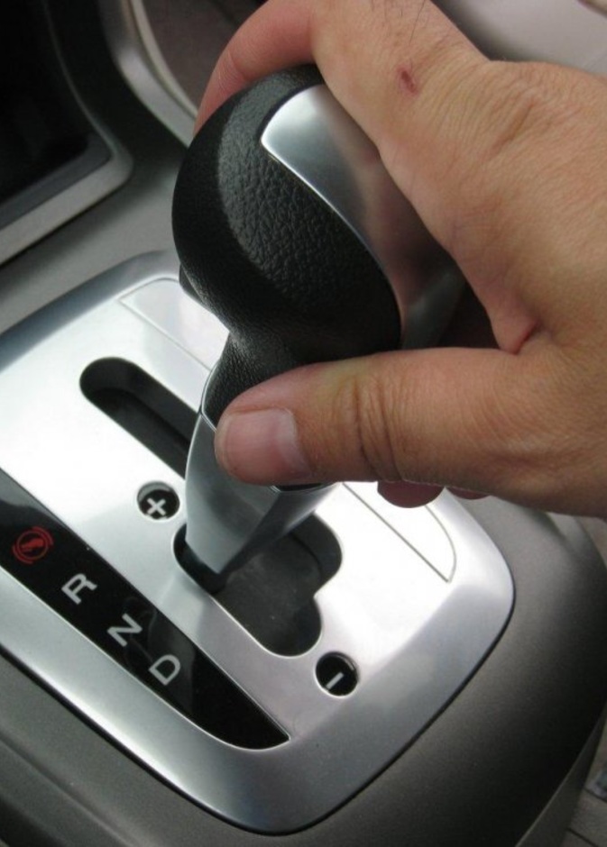 ارتفاع درجة حرارة المحرك عن الحد الملائم وهو ما يتسبب في ذوبان المكابس في المحرك