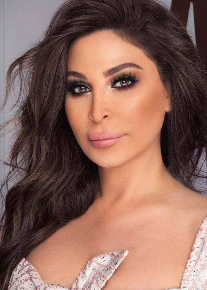 إليسا تحسم حقيقة إزالة الفيلر من شفاهها 