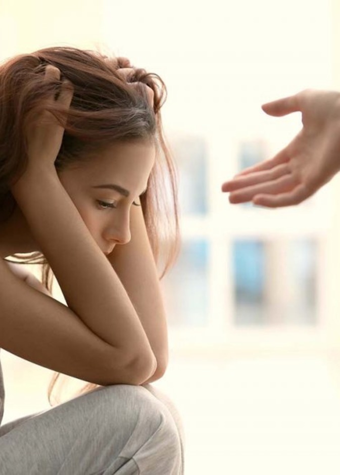 الانعزال عن الآخرين بعد الصدمات يضرك