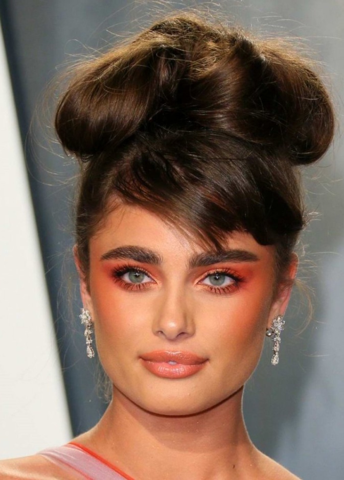 إطلالة جمالية جريئة اختارتها taylor hill