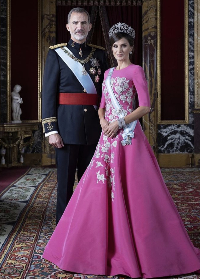 صورة رسمية جديدة لملك اسبانيا فيليب السادس والملكة ليتيزيا