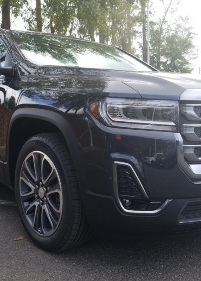 Acadia  من GMC تنافس لاندر كروزر اليابانية