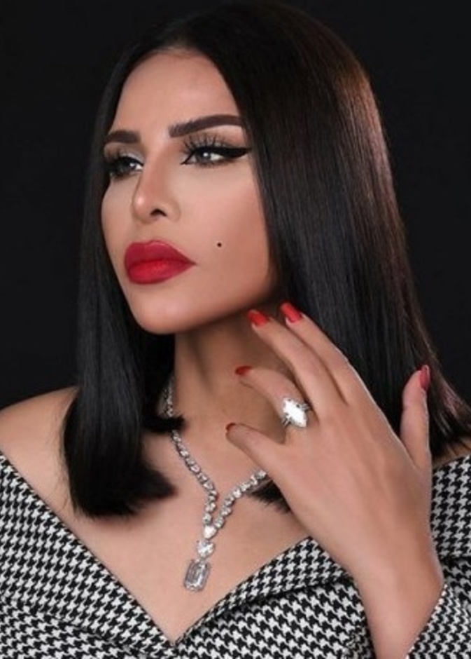مكياج مميز بأحمر الشفاه الصاخب لـ يوم الحب