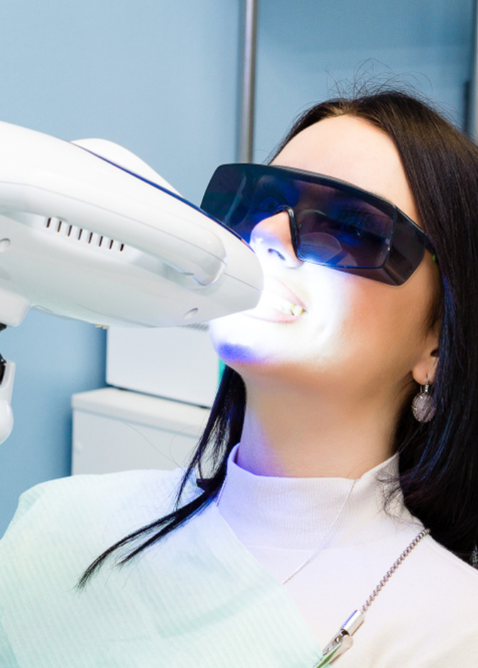 تبييض الاسنان بالليزر تعد عملية غير جراحية تستهدف إزالة التصبغات من على سطح الأسنان