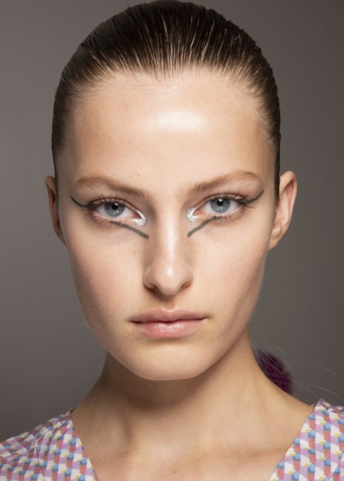  احدث اشكال رسومات ايلاينر براقة موضة ربيع 2020 من Marco De Vincenzo