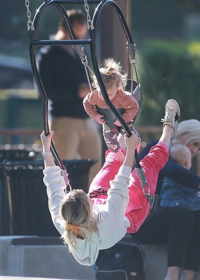 هيلاري داف وطفلتها