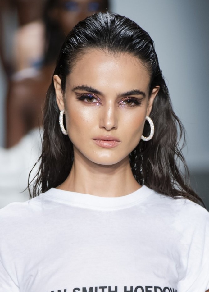 كحل عيون أسود عريض