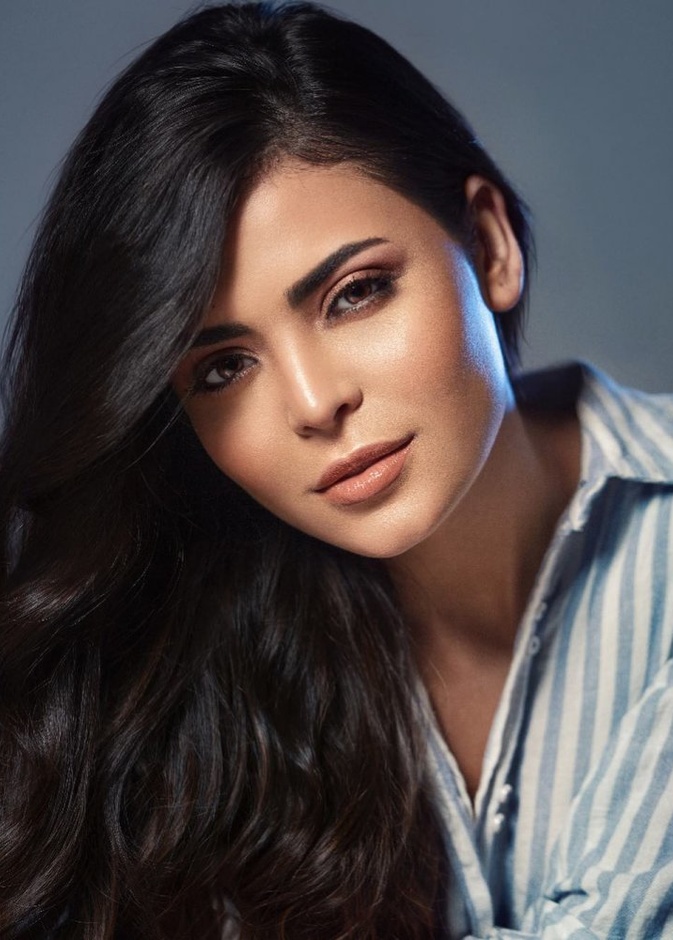 الفنانة أسماء جلال