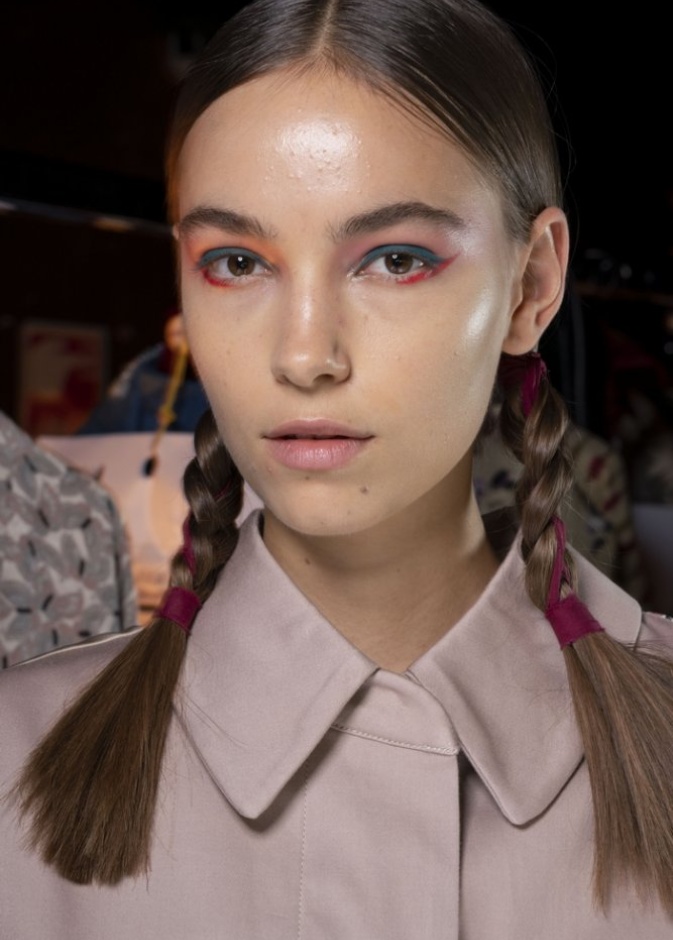 رسمات ايلاينر ملفتة بتدرجات جريئة لربيع 2020 من Antonio Marras