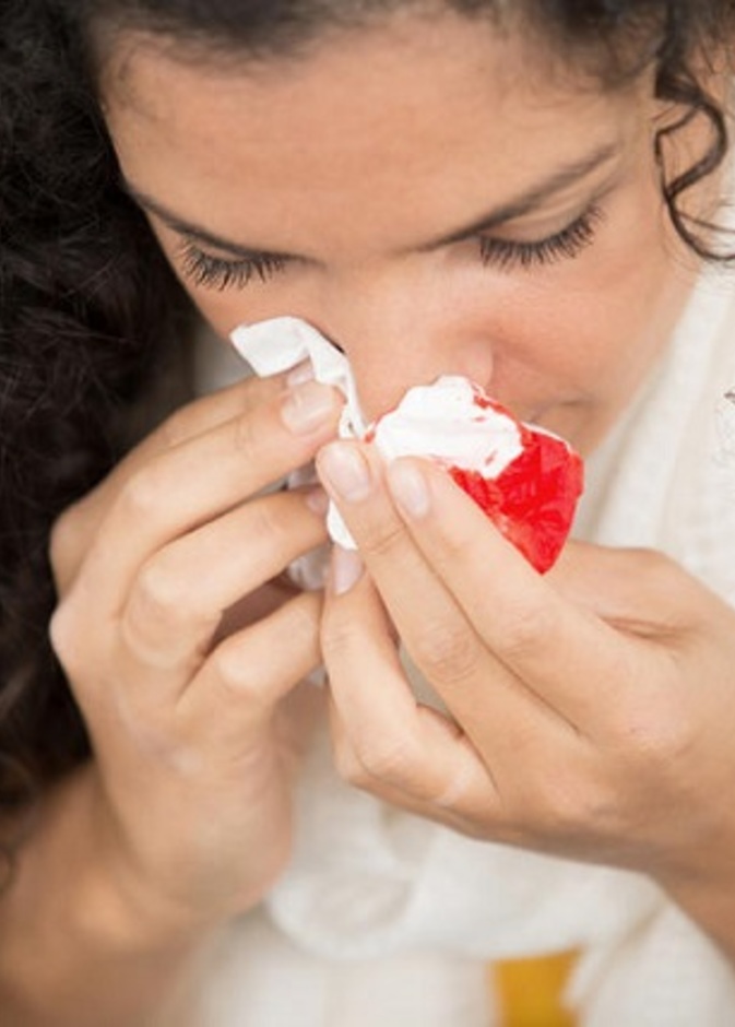  الإنحناء للأمام و ضغط الأنف أول خطوة لإسعاف نزيف الأنف