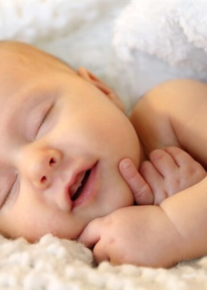 كم ساعة يجب أن ينام الطفل في عمر 3 شهور