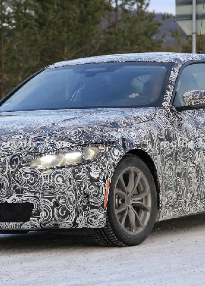 بي إم دبليو تختبر سيارة جديدة 